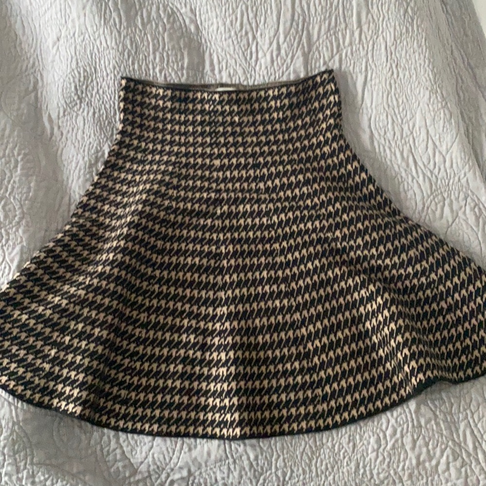 Cute mini skirt!